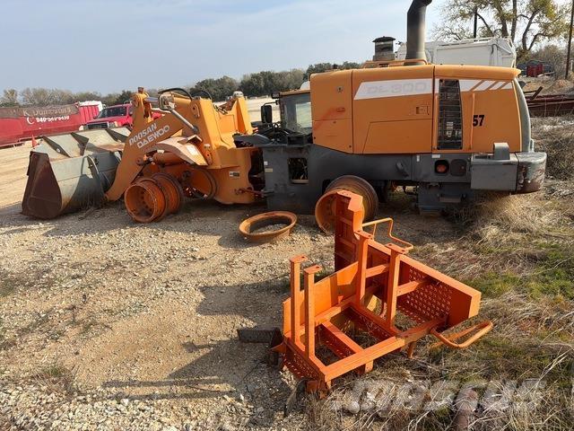 Doosan DL300 Kolové nakladače