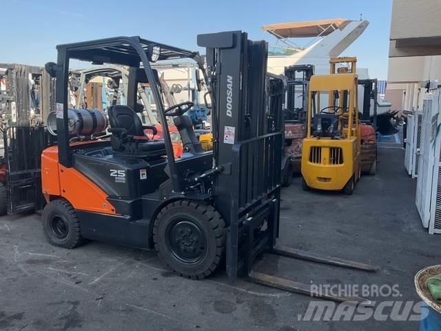 Doosan G25E-7 Stavebnictví - ostatní