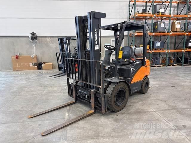 Doosan G25N-7 Stavebnictví - ostatní