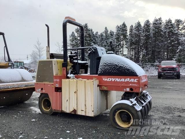 Dynapac CP132 Pneumatikové válce