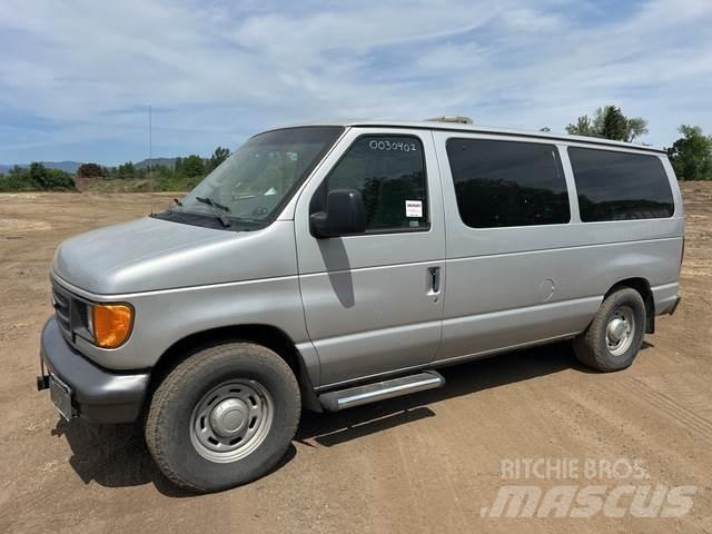 Ford E-150 Osobní vozy