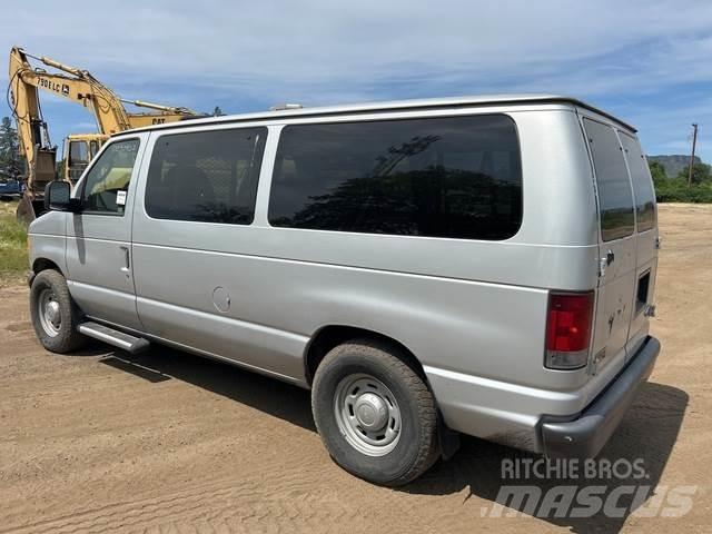 Ford E-150 Osobní vozy