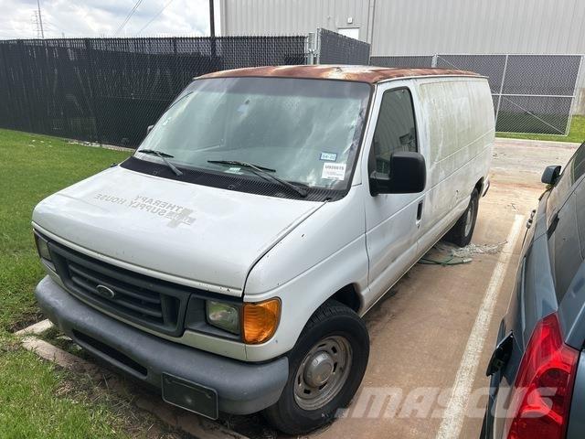 Ford E-150 Dodávky