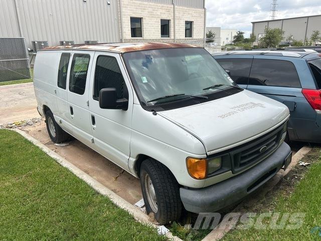 Ford E-150 Dodávky