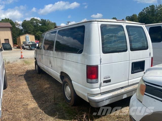 Ford E-150 Osobní vozy