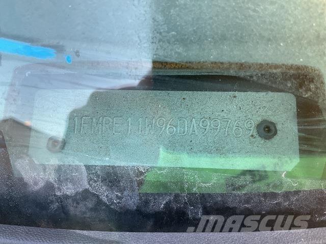 Ford E-150 XL Osobní vozy