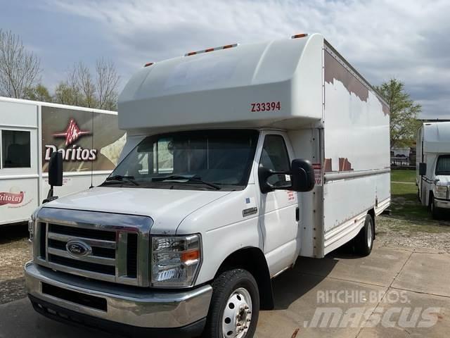 Ford E-350 Skříňová nástavba