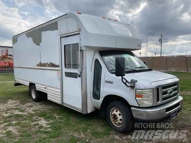 Ford E-350 Skříňová nástavba