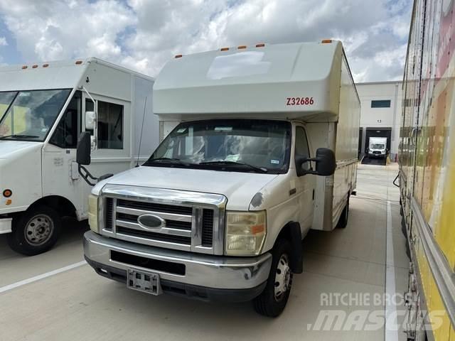 Ford E-350 Skříňová nástavba