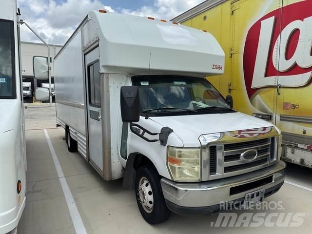 Ford E-350 Skříňová nástavba