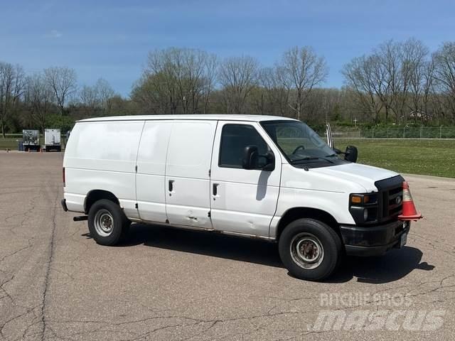 Ford E-350 Dodávky