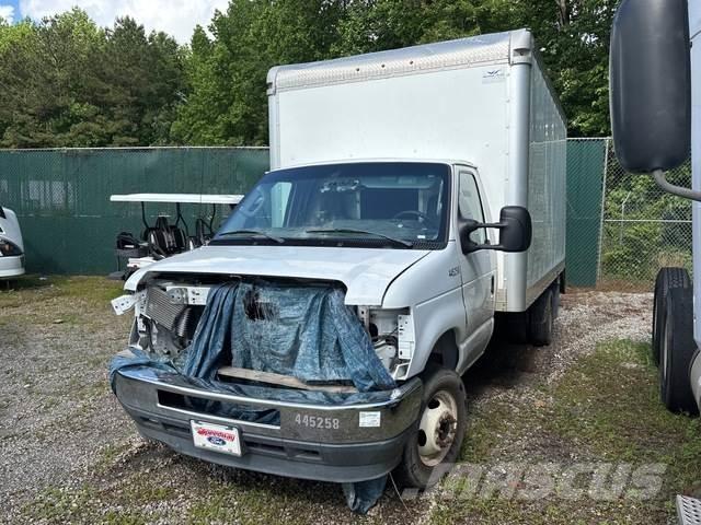 Ford E-350 Skříňová nástavba
