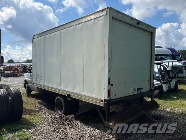 Ford E-350 Skříňová nástavba