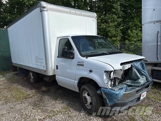 Ford E-350 Skříňová nástavba
