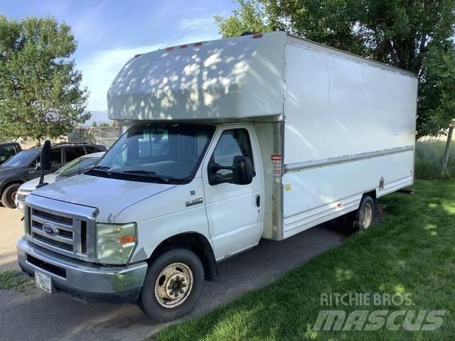 Ford E-350 Skříňová nástavba