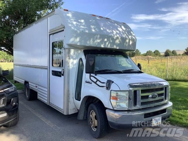 Ford E-350 Skříňová nástavba