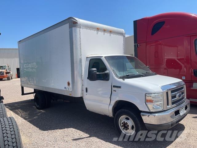 Ford E-350 Skříňová nástavba