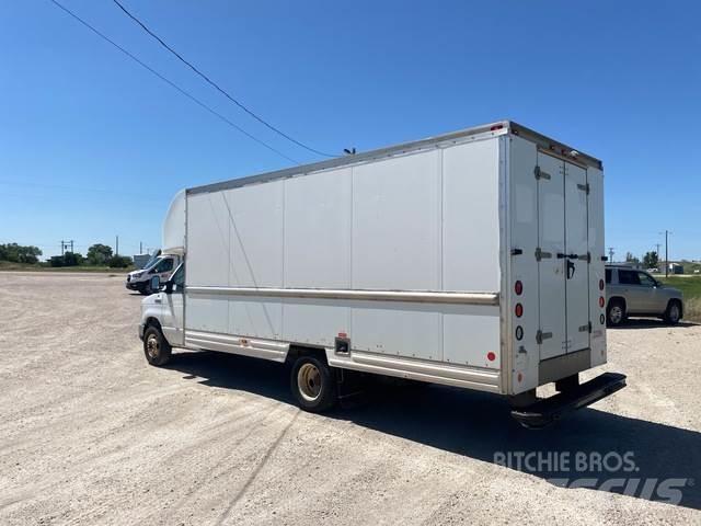 Ford E-350 Skříňová nástavba
