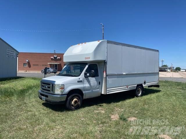 Ford E-350 Skříňová nástavba