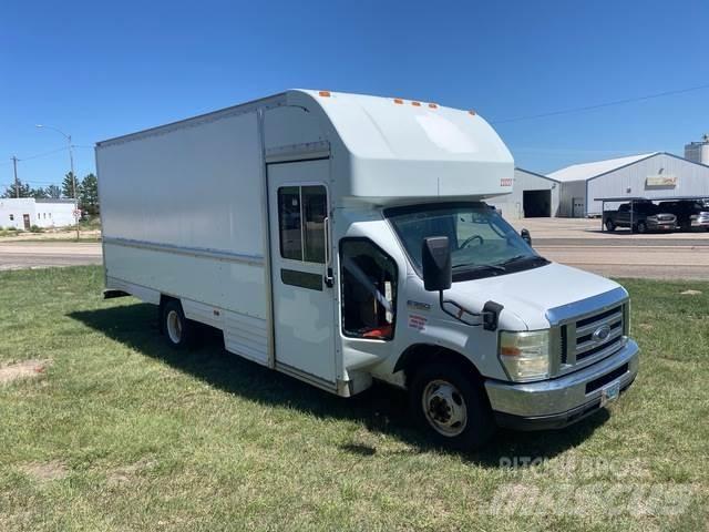 Ford E-350 Skříňová nástavba