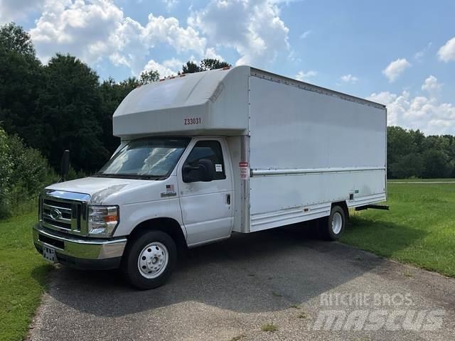 Ford E-350 Skříňová nástavba