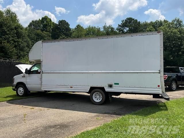 Ford E-350 Skříňová nástavba