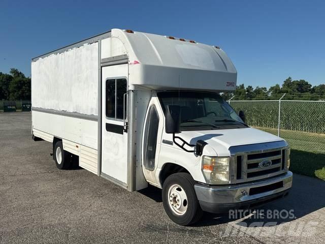Ford E-350 Skříňová nástavba
