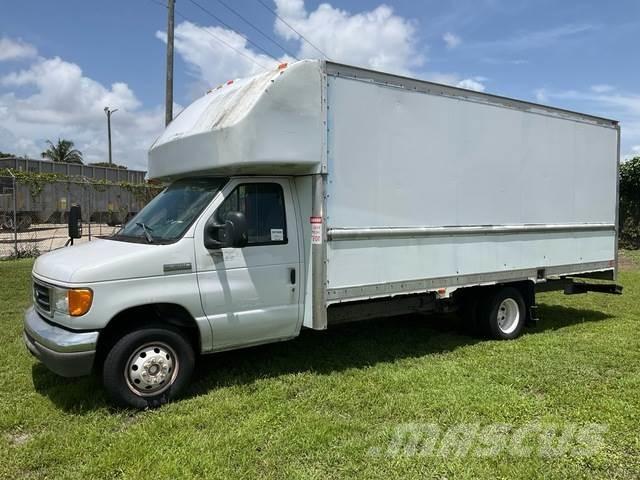 Ford E-350 Skříňová nástavba