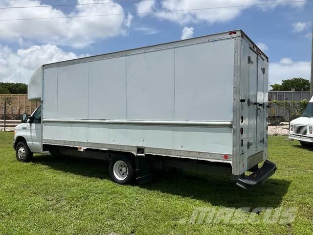 Ford E-350 Skříňová nástavba