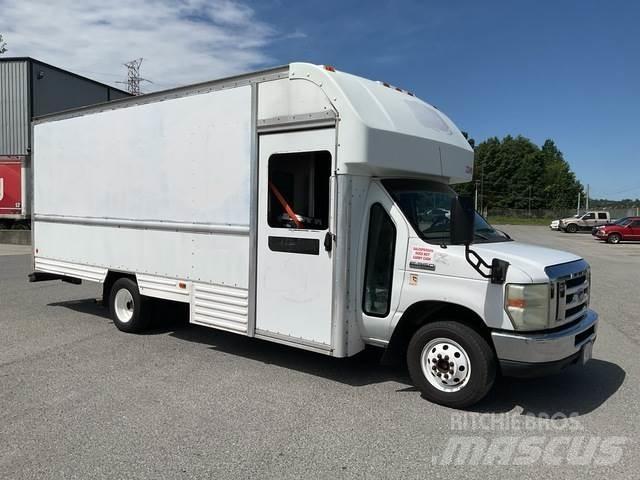 Ford E-350 Skříňová nástavba