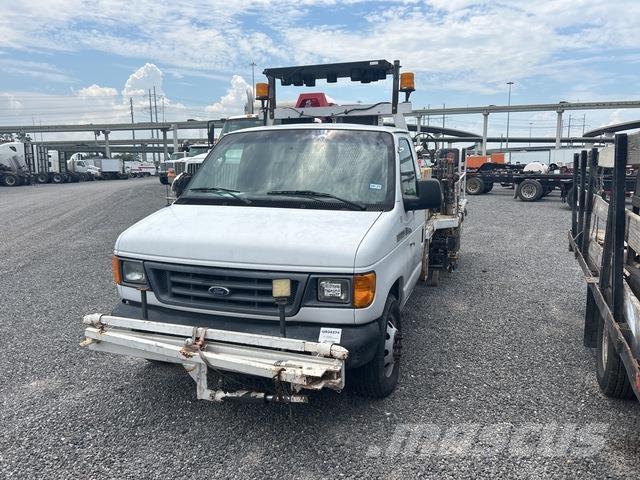 Ford E-350 Komunální / Multi-užitková vozidla