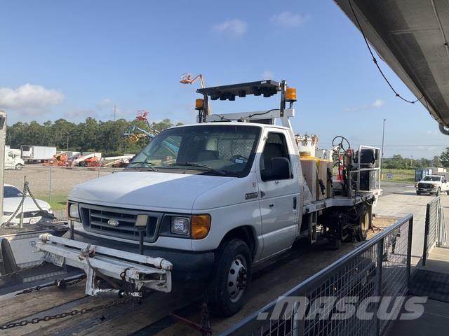 Ford E-350 Komunální / Multi-užitková vozidla