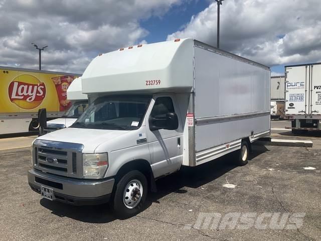 Ford E-350 Skříňová nástavba
