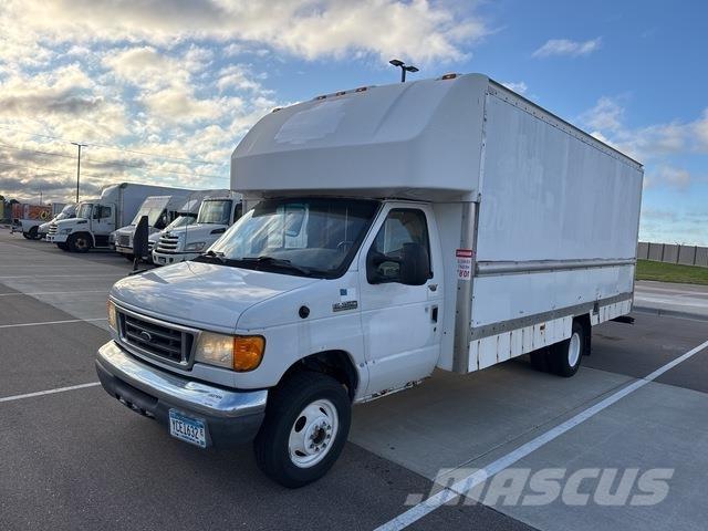 Ford E-350 Skříňová nástavba