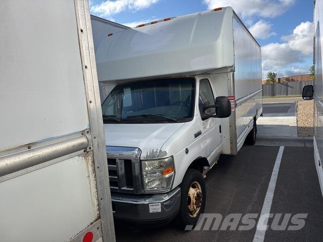 Ford E-350 Skříňová nástavba