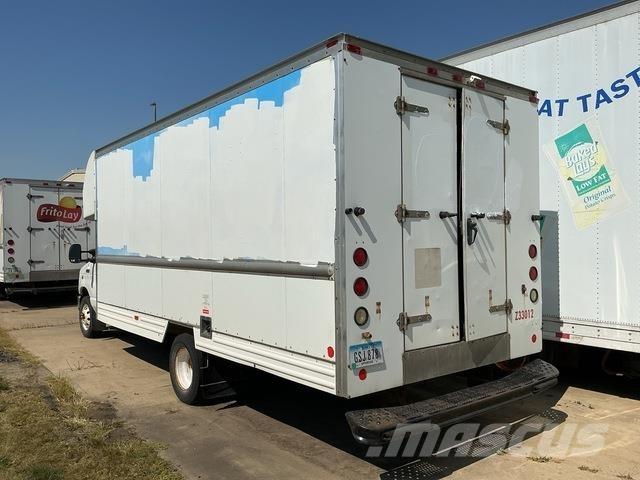 Ford E-350 Skříňová nástavba