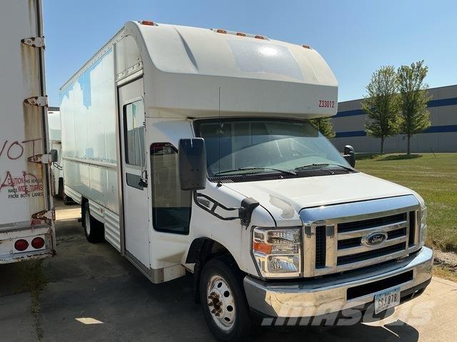 Ford E-350 Skříňová nástavba