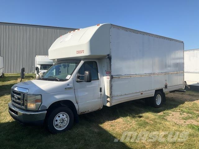 Ford E-350 Skříňová nástavba