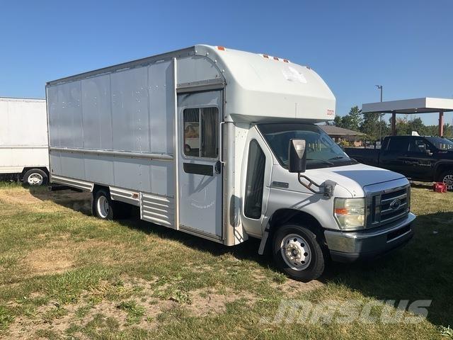 Ford E-350 Skříňová nástavba