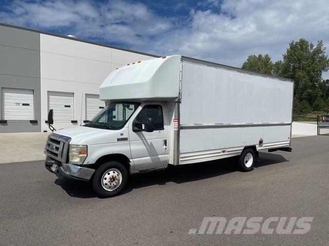 Ford E-350 Skříňová nástavba