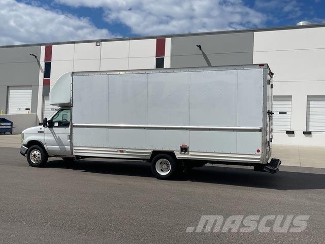 Ford E-350 Skříňová nástavba