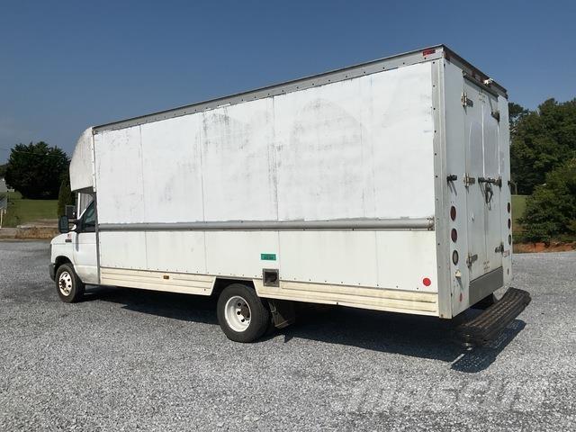 Ford E-350 Skříňová nástavba