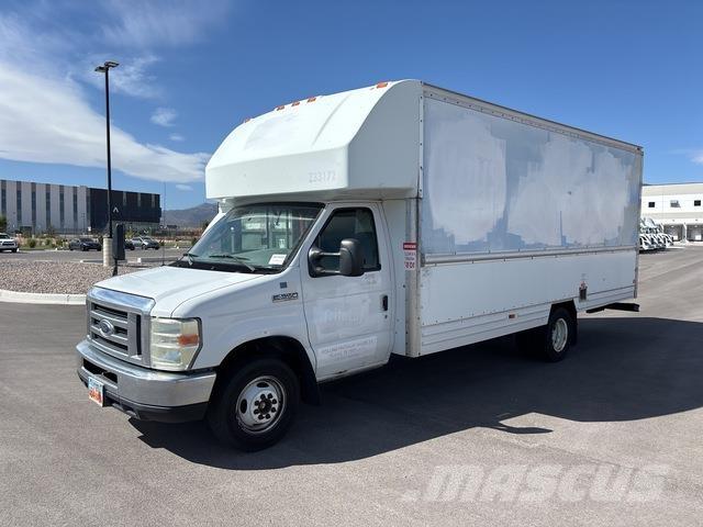 Ford E-350 Skříňová nástavba