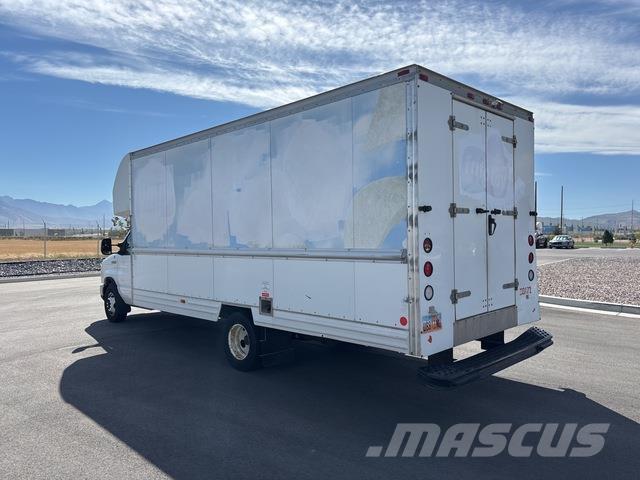 Ford E-350 Skříňová nástavba