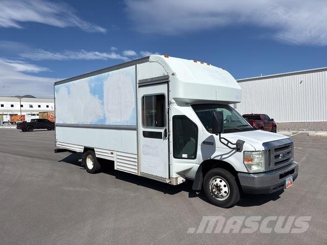 Ford E-350 Skříňová nástavba