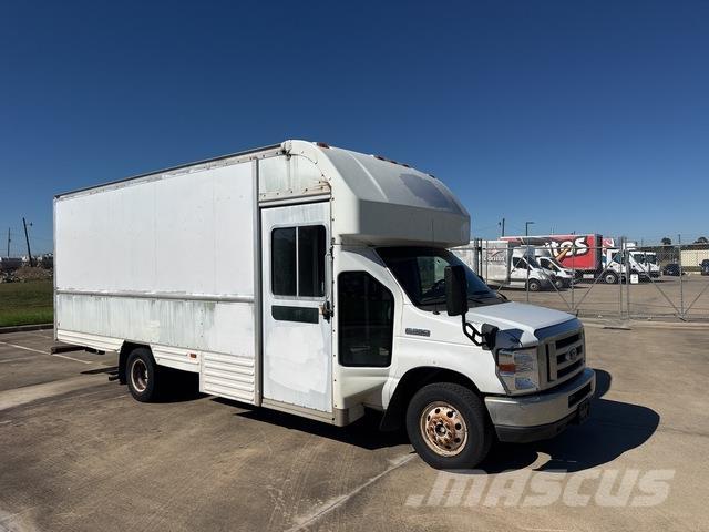 Ford E-350 Skříňová nástavba