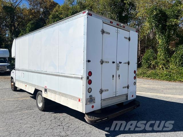 Ford E-350 Skříňová nástavba