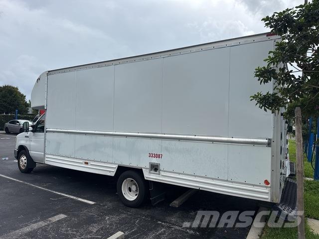 Ford E-350 Skříňová nástavba