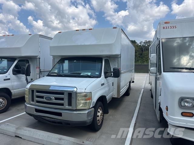 Ford E-350 Skříňová nástavba