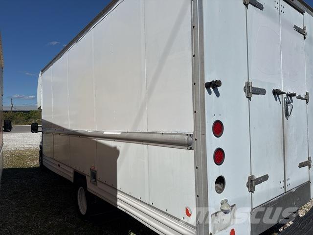 Ford E-350 Skříňová nástavba